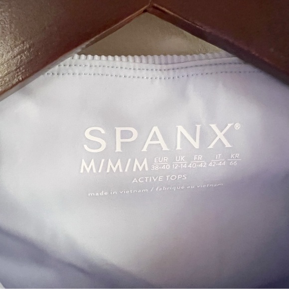 Spanx Contour Rib Mock Neck Crop Top in Light Blue Sleeveless Size Medium - Picture 4 of 8